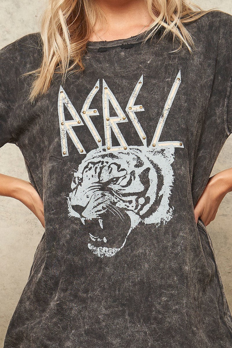 A Mineral Washed Graphic T-shirt - Absolute Fashion 2020