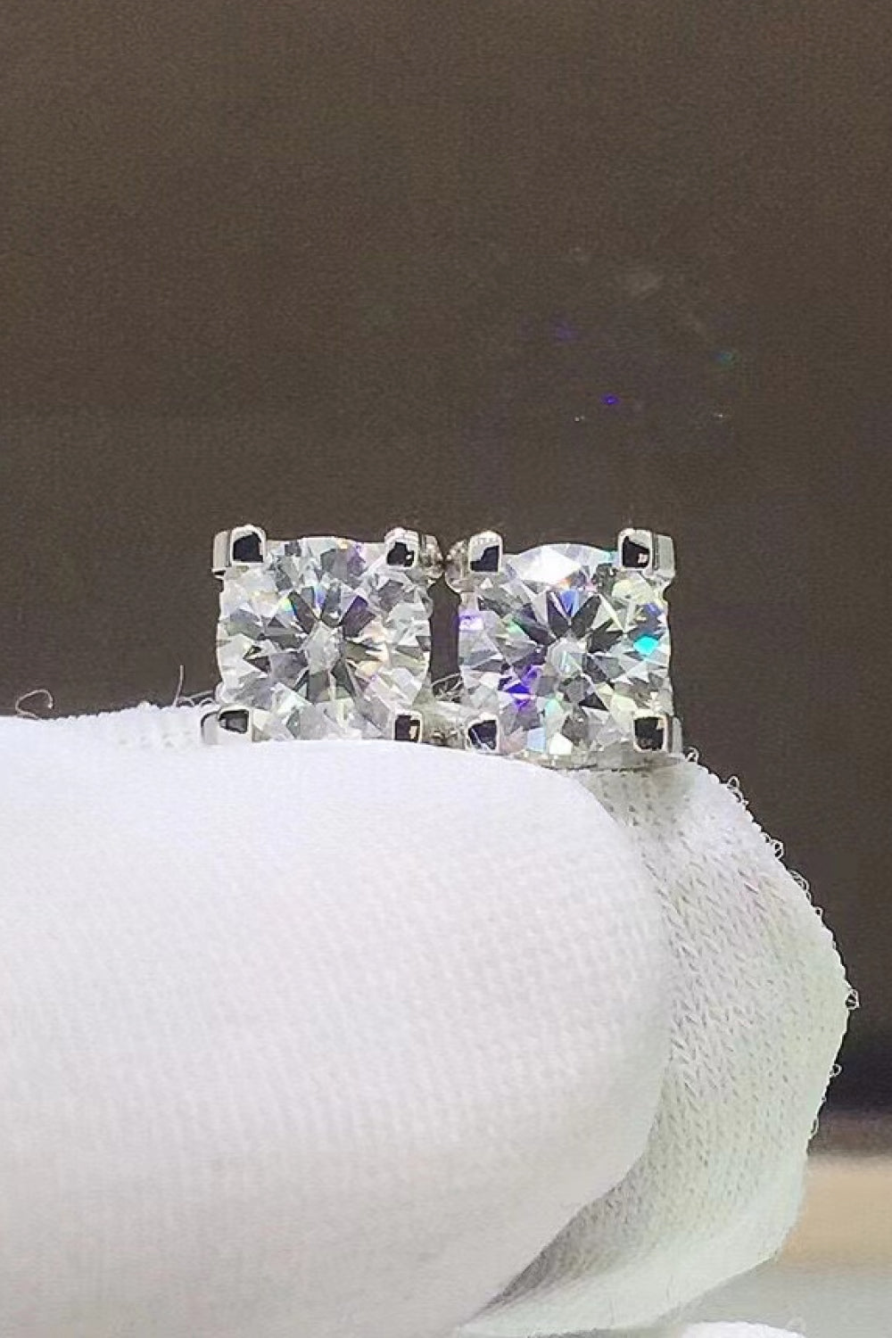 Go On 1 Carat Moissanite Stud Earrings
