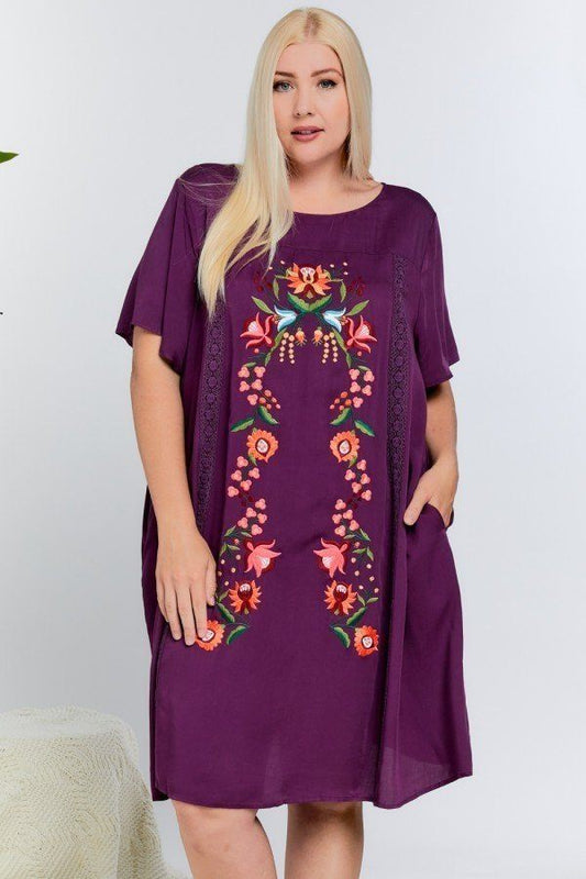 Floral Embroidered Lace Trim Keyhole Back Short Sleeve Shift Dress. - Absolute Fashion 2020