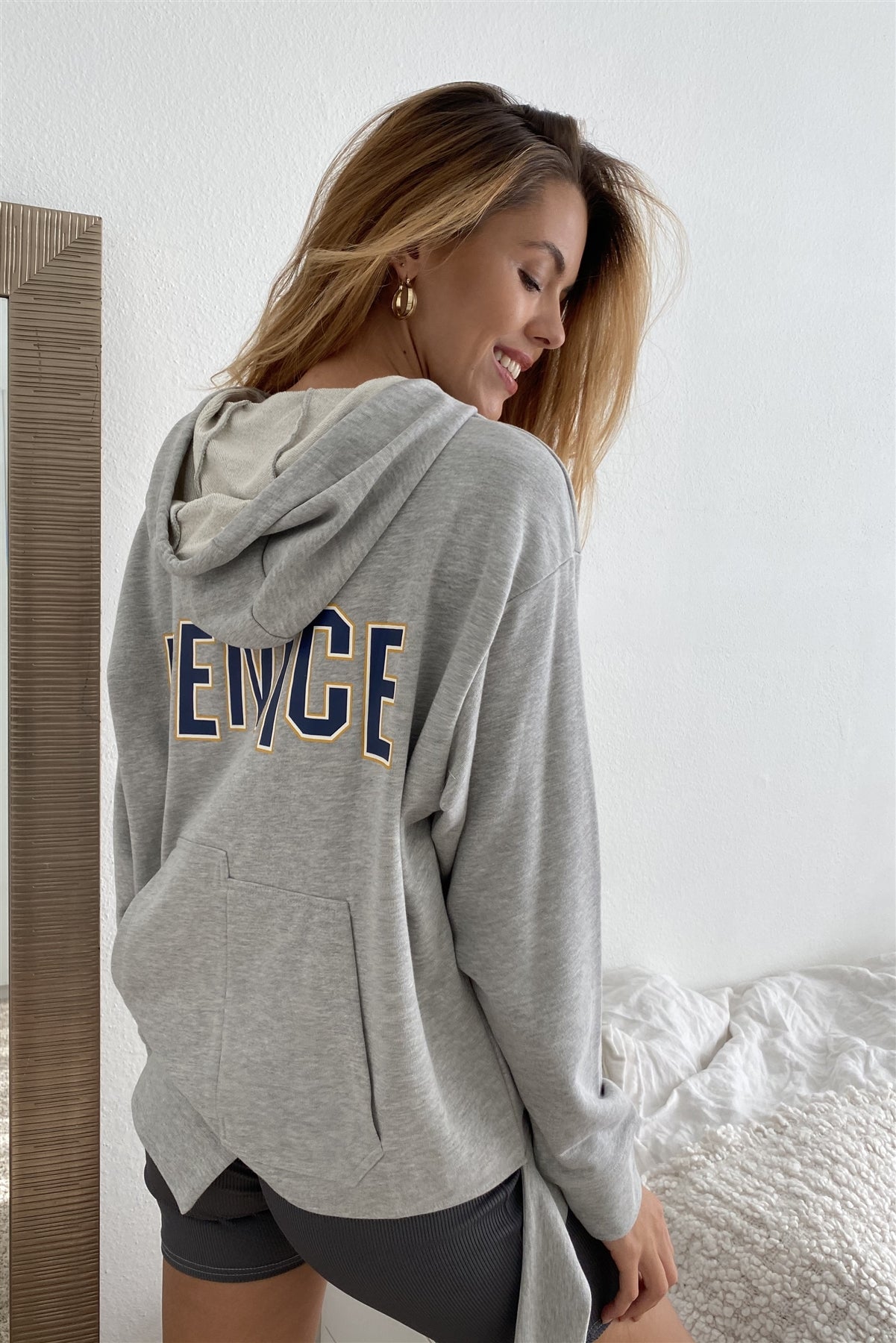 Uneven Hem Graphic "venice" Pullover Hoodie - Absolute Fashion 2020