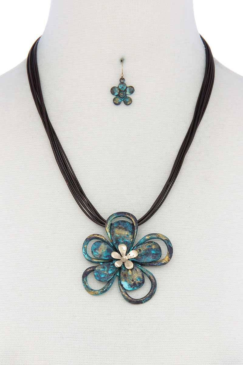 Two Tone Flower Pendant Pu Leather Necklace - Absolute Fashion 2020