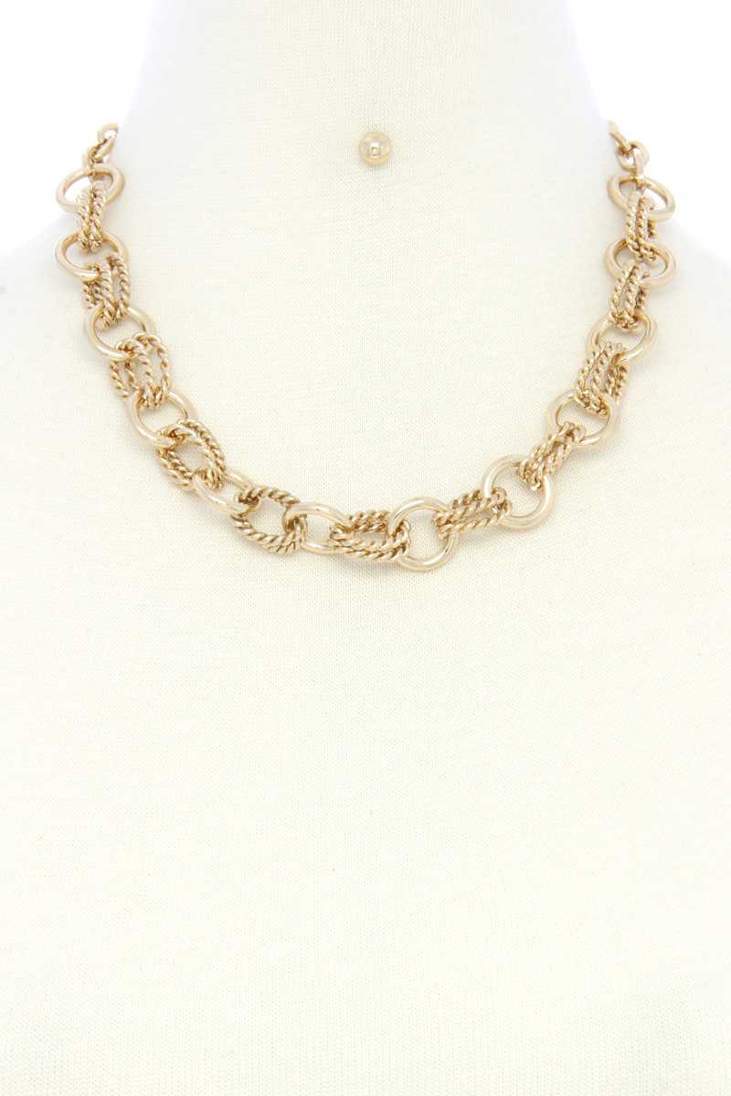 Twisted Circle Link Metal Necklace - Absolute Fashion 2020