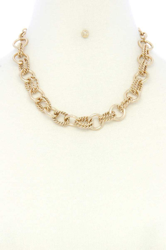 Twisted Circle Link Metal Necklace - Absolute Fashion 2020
